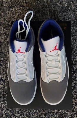 Jordan MAX AURA 2 para hombre. Gris humo/blanco. Talla 10 (US) Foto 1 de 4