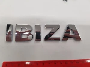 SCRITTA SEAT IBIZA CON BIADESIVO - CROMATA - TRAMUTO - PER POSTERIORE AUTO - Foto 1 di 1