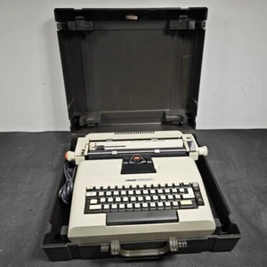 Olivetti Lexikon 82 Typewriter - Vintage, Untested, For Parts - Picture 1 of 16