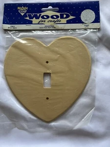 Nicole Interruttore Luce a Forma di Cuore Legno Non Verniciato per Pittura Artigianale NUOVO - Foto 1 di 3