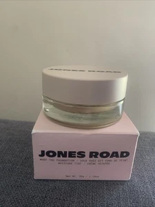 Jones Road What the Foundation nuovo e imballato £ 44 - avorio 35 g spedizione gratuita - Foto 1 di 5