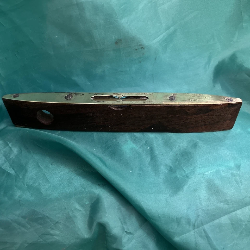 A 9” Spirit Level From Around 1900 In Mahogany & Brass. Not Sure Of The Small Gl - Image 1 of 4