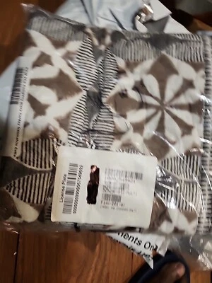 The Company Store Corday 几何图案绗缝 Sham,标准款  — 第 1/4 张图片