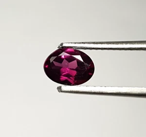 Pietra preziosa sciolta rodolite colore viola naturale forma ovale taglio sfaccettato 5x7 mm - Foto 1 di 5
