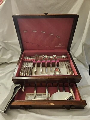 1847 Rogers 69 Pc IS INTERNATIONAL SILVER FLAIR Plate Flatware Chest Silverware - Image 1 of 4