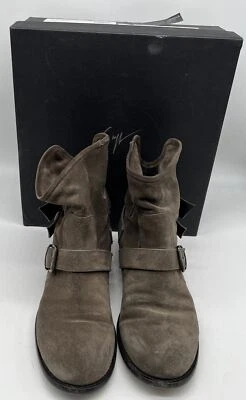 Botín Giuseppe Zanotti Gris 'Cobain' Gamuza Hebilla Acento Tacón Bloque talla 37 Foto 1 de 4