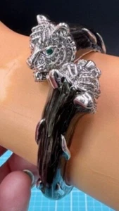 Brazalete Abrazadera Ojos Verdes Esmalte Doble Cabeza de Rey Tigre Esmalte De Colección - Imagen 1 de 8
