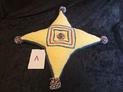 ANCIEN COUSSIN JAUNE  LAINE TRICOT CROCHET VINTAGE 70S - Photo 1/4