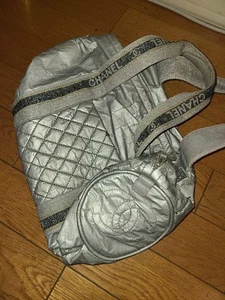 Chanel Quilted Silver Shoulder Bag Embossed Logo Mini Boston Bag MBc0922 - Bild 1 von 6