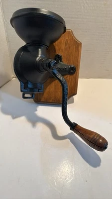 Antiguo Molinillo de Café Real de Hierro Fundido Montaje en Pared 9 de Junio de 1894 Pat. Fecha Foto 1 de 4