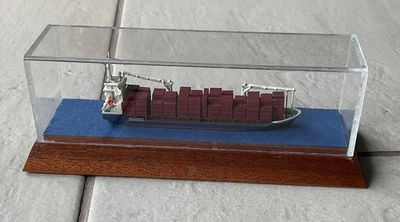 Schiffsmodell Containerschiff in Vitrine - Maßstab 1:1250 - Bild 1 von 4