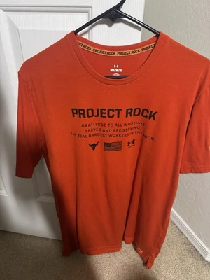 Camiseta Under Armour Project Rock Para Hombre Talla M Día de los Veteranos EE. UU. Naranja Foto 1 de 2