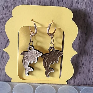 Dolphins are Calling: Wood Painted Dolphin Earrings lever back - Made in the USA - Imagen 1 de 2