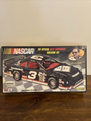 Mega Bloks/ The Official Dale Earnhardt Building Set #3 / 485 Pcs - Image 1 of 4