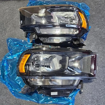 Juego de faros halógenos izquierda/derecha 19-24 RAM 2500/3500 OEM 68406277AE/68406276AE  Foto 1 de 4
