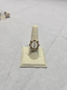 Womens White Flower Gold Fashion Ring Size 10 Brand New - Picture 1 of 2