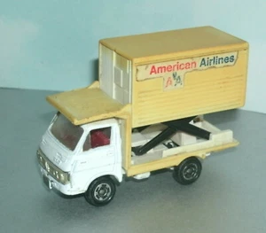 1/64 Scale Isuzu Elf American Airlines Airplane Food Catering Truck - Tomica - Picture 1 of 6