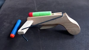 Mini Armbrust für Kinder , 17 cm lang, Holz Spielzeug mit 2 Schaumgummipfeilen - Bild 1 von 6