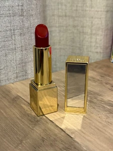 Lápiz labial Estee Lauder Pure Color Envy 250 rojo ego escultura tubo dorado con espejo - Imagen 1 de 3