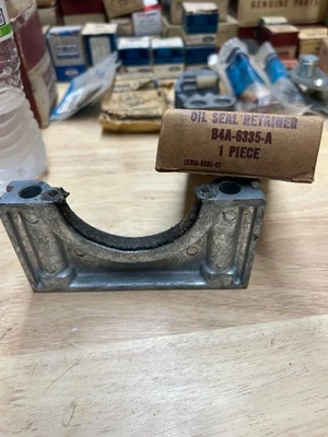 NOS FORD MERCURY REAR OIL SEAL RETAINER B4A-6335-A Y BLOCK ?? - Image 1 of 4