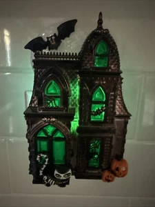 Bath And Body Works Wallflower Plug In Night Light Haunted House Halloween Cat - Picture 1 of 6