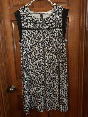 Loft Plus 20/22 Black & White Floral Shift Dress Eyelet Lace Sleeve - Image 1 of 4