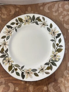 Elizabeth II Wedgwood Bone China Beaconsfield Salad Plate - Picture 1 of 6