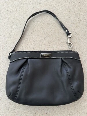 COACH Soho BOLSA DE PULSO Plissada COURO PRETO Forro Roxo Bolsa de Embreagem Carteira - Imagem 1 de 4