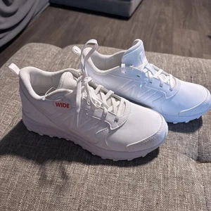 New Balance Fresh Foam 650 V1 YN650WW1 weiß Laufschuhe Sneaker 4,5 Weite - Bild 1 von 15