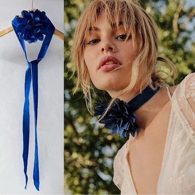 Gargantilla Free People Melody Flor Terciopelo Azul Delicado Coqueta Collar Caprichoso Foto 1 de 4