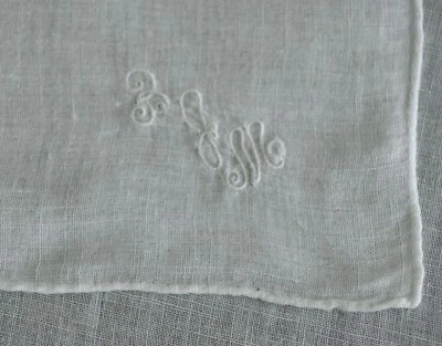 VINTAGE HANKY 1940s EMBROIDERED MONOGRAM INITIALS "BJM" ON WHITE LINEN HAND ROLL - Image 1 of 3
