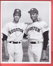 1971   HOUSTON  ASTROS   8 X 10   GLOSSY   TYPE 1    JESUS ALOU,  CESAR GERONIMO