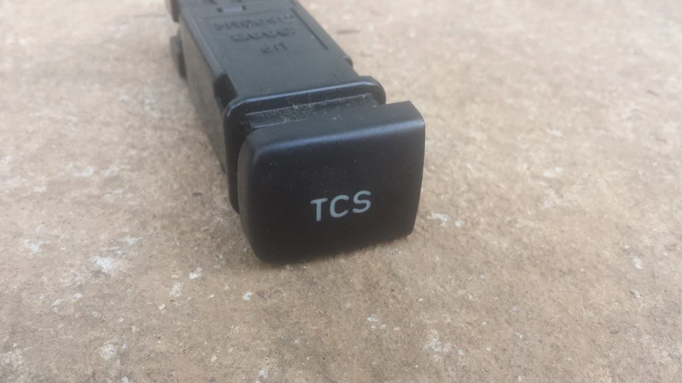 1994-1998 Saab 900 TCS traction control switch button OEM - Imagem 1 de 1