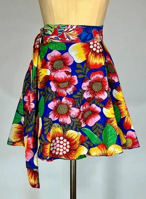 Vintage años 90 (?) colorida falda corta REVERSIBLE 2 estampados tropical envolvente floral Foto 1 de 4