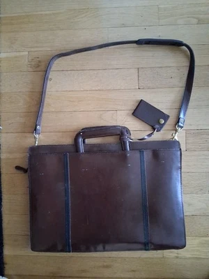 Maletín vintage de cuero de vaca de grano superior borgoña hecho en Rumania Foto 1 de 4