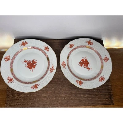 Conjunto de 2 pratos de sobremesa Herend Hungria 1520 A06 acabamento dourado floral vermelho - Imagem 1 de 4