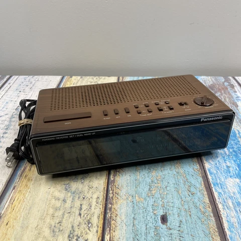 Vintage Panasonic Wood Grain Digital Alarm Clock Radio RC-6210 Tested Works Cover