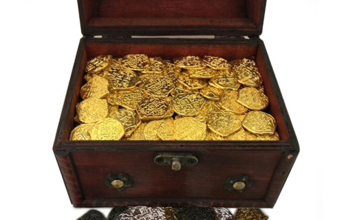 Lot of 200 Toy Metal Shiny Gold Pirate Coins with Treasure Chest