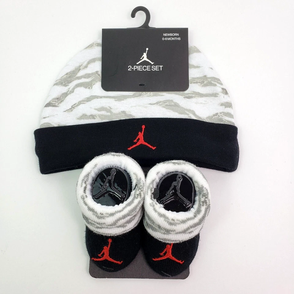Nike Air Jordan Newborn Baby Boys 0-6 M Gray Hat Beanie Socks Booties 2Piece Set