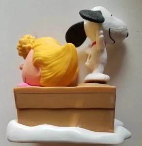 3.25" Sally & Snoopy Sledding Figure Snoopy Moves From Side to Side - Picture 1 of 4