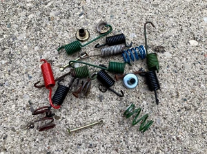 NUEVO, STOCK ANTIGUO, BrakeBest HDW7281 Kit de herrajes de freno de tambor trasero GM G-Body etc. - Imagen 1 de 3