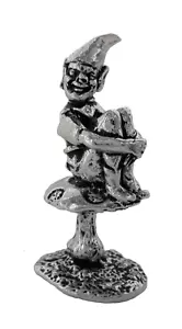 Cornish Piskey Pixie auf Fliegenpilz massiv Zinn Ornament - handgefertigt in Cornwall - Bild 1 von 5
