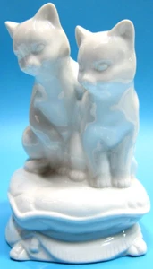 Vintage Porcelain Cats on Cushion Statue 7 inches Tall White - Picture 1 of 6
