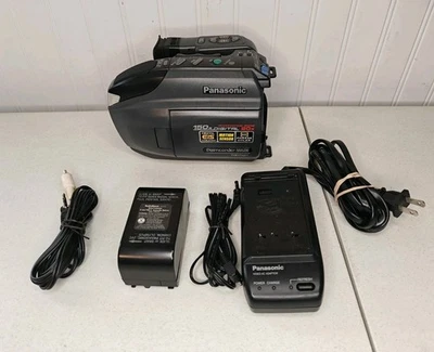 TESTED Panasonic PV-L551D Compact VHS-C Palmcorder Camcorder VCR Transfer VHSC - Image 1 of 4