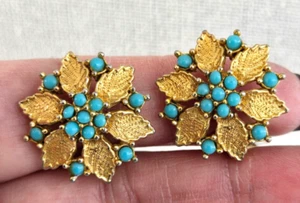 Vintage Signed E302 Turquoise Stone Leaf Cluster Gold Tone Clip Earrings 7/8" - Picture 1 of 12