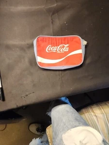VINTAGE - Borsa a tracolla Coca Cola Coca-Cola con cerniera - lunga 7 pollici 5 in altezza - rossa e blu - Foto 1 di 9