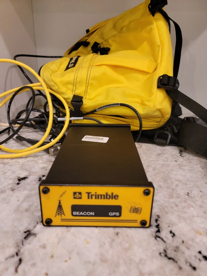 Trimble Beacon DGPS GPS / 29653-00 / 29654-01 With Bag and Antenna + - Image 1 of 4