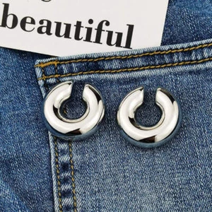 Elegant clip earrings - Picture 1 of 2
