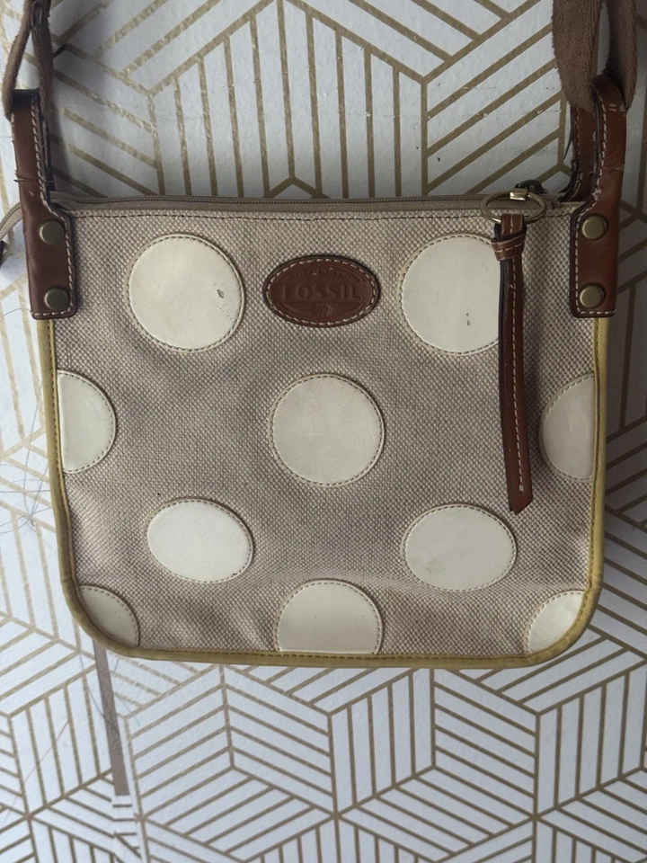 Fossil女式天然帆布斜挎包米色白色专利圆点  — 第 1/4 张图片
