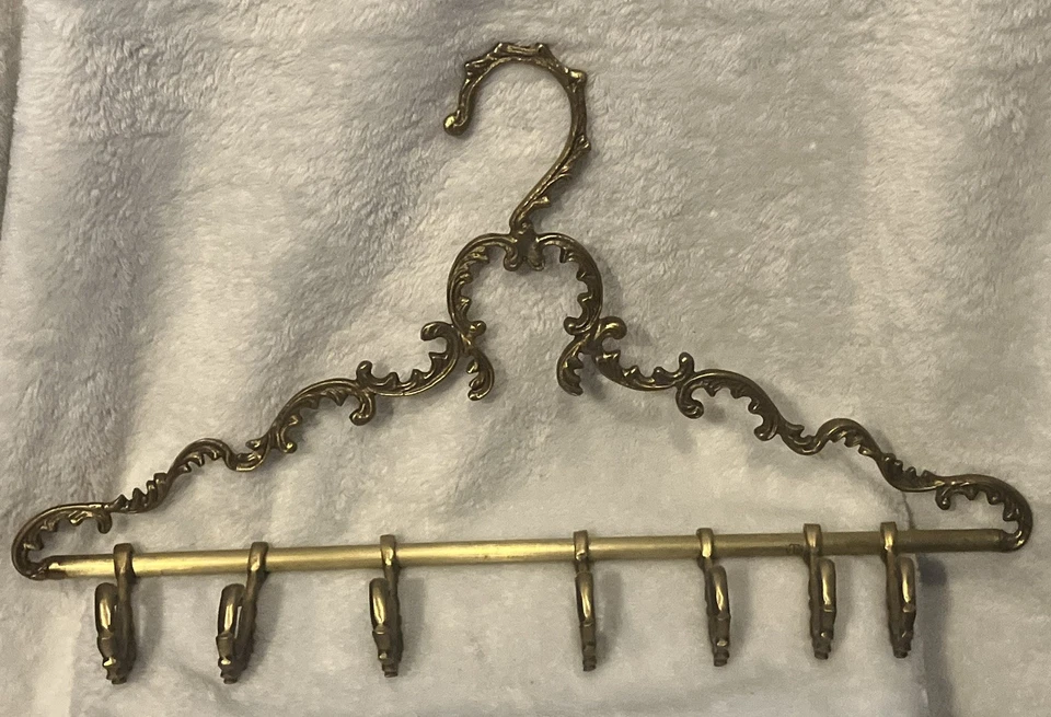 Cabide parisiense Victorian Trading Co. com ganchos para mordomo | Valet - Imagem 1 de 4